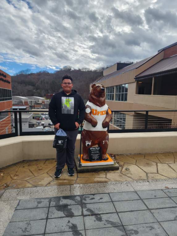 Thank you <a href="/UPIKEFOOTBALL/">UPIKE FOOTBALL</a> for the great visit! And after a great conversation with <a href="/CoachFipps/">Corey Fipps</a> and @CoachDevoUPike I am blessed to receive my first offer from <a href="/upikebears/">UPIKE 🐻</a>   #BearDown #EarnTheRight <a href="/CoachWatson11/">BigDawg</a> <a href="/_millsey25/">Mill$</a> <a href="/OfficialBCos/">Coach B, Coach Cos, Coach Cosby</a> <a href="/FHS_Dawgs_FB/">Fairdale🏈</a>