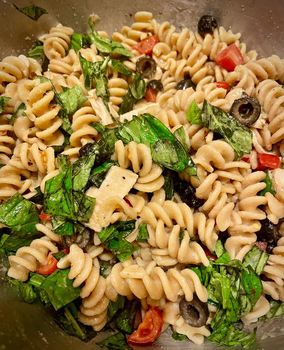 PDXchuck's tweet photo. @SugarJones Are you projecting? 
There’s garlic &amp; fresh basil, but there’s no quit in my pasta primavera: https://t.co/7XjZ2EHJaN