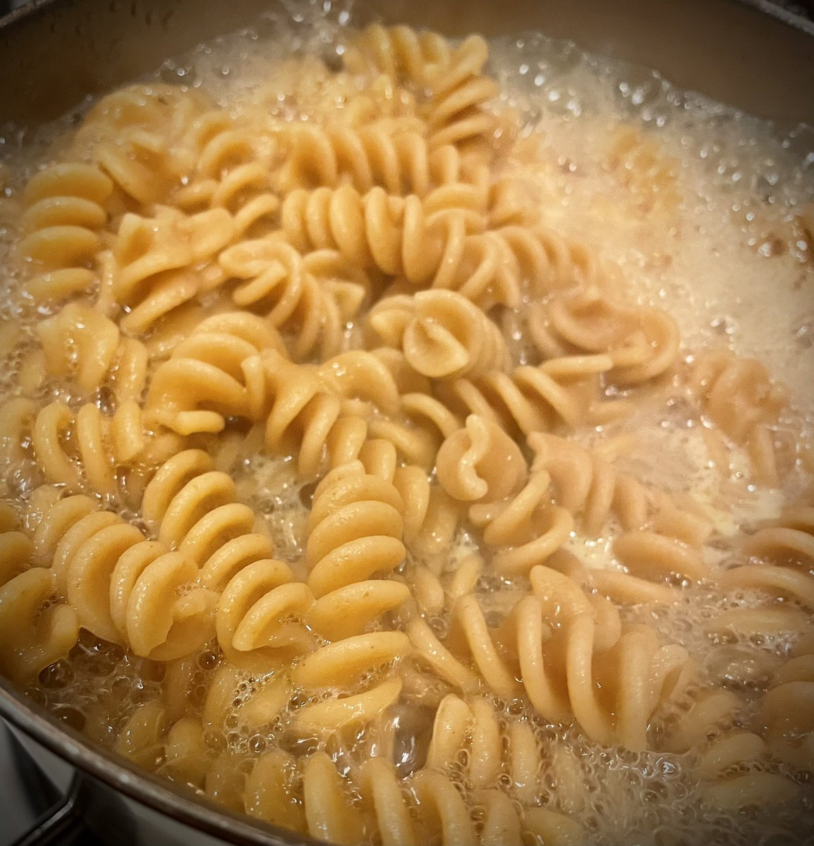 PDXchuck's tweet photo. @SugarJones Are you projecting? 
There’s garlic &amp; fresh basil, but there’s no quit in my pasta primavera: https://t.co/7XjZ2EHJaN