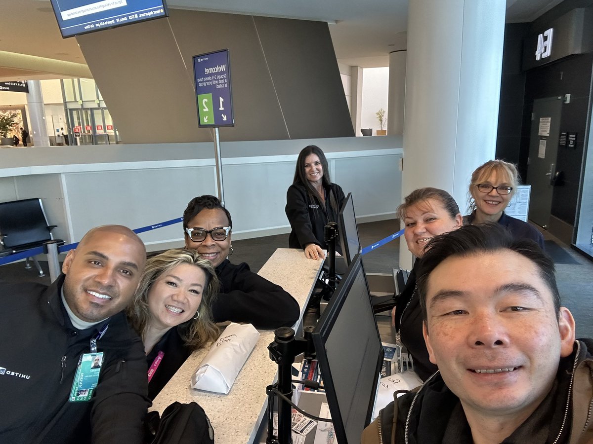 Team SFO #SFOaccelerategate absolutely a great group of individuals doing what they do best, providing excellent mentorship to their fellow SFO peers!!! 💯💯💯✅✅✅<a href="/KevinSummerlin5/">Kevin Summerlin</a> <a href="/Auggiie69/">Lori Augustine</a> <a href="/MikeHannaUAL/">Mike Hanna</a> <a href="/Glenwick2/">Glen-wick</a>