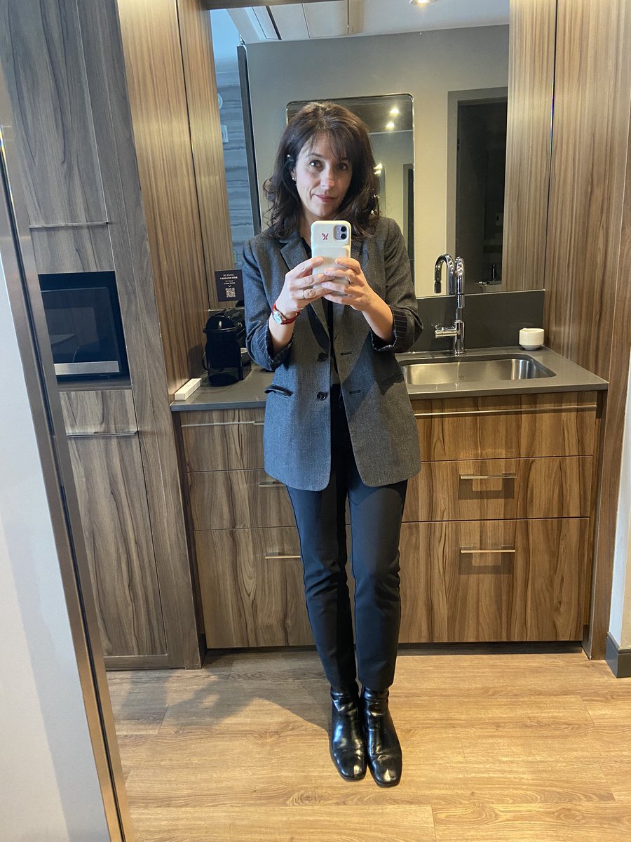 july_superfly's tweet photo. Job stressante, souci de performance, de plaire, de livrer. Très facile de perdre pied dans le brouhaha de la vie.  Peu importe le résultat, nous valons tous quelque chose. Et il faut prendre soin de soi. #BellCause https://t.co/dui2nn0pTW