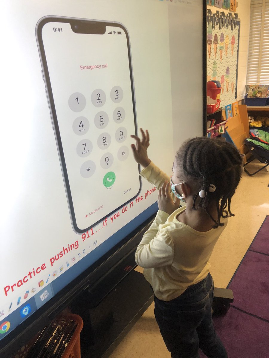 MrsGeorge_GES's tweet photo. We learned about emergencies today! We are now great decision makers about situations that require us to call 911. Students even practiced dialing it! We learned 911 operators may ask for your address so practice saying it with your gator! 🐊🚑🚒🚔☎️📞 https://t.co/7W8hBhyLV1