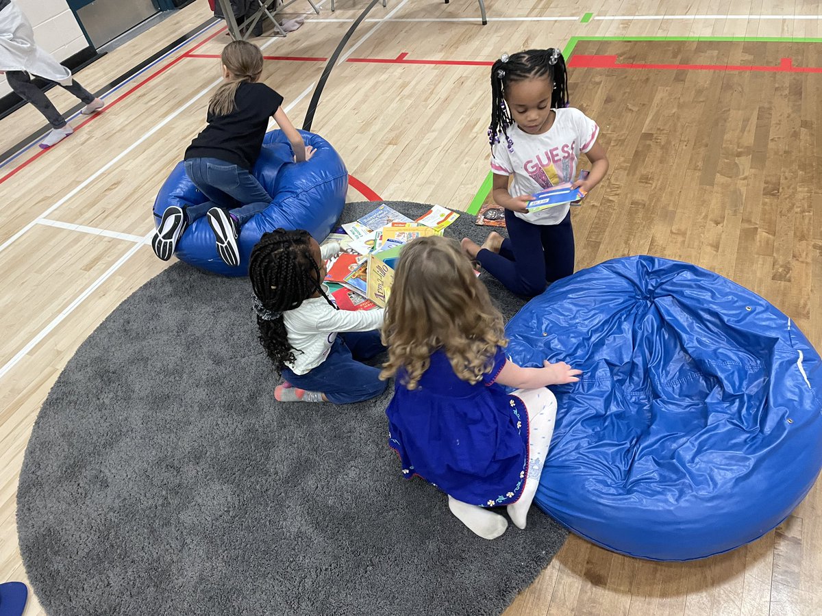 Family Literacy Night! <a href="/FMPSDLiteracy/">FMPSDLiteracy</a> <a href="/FMPSD/">Fort McMurray Public School Division</a>