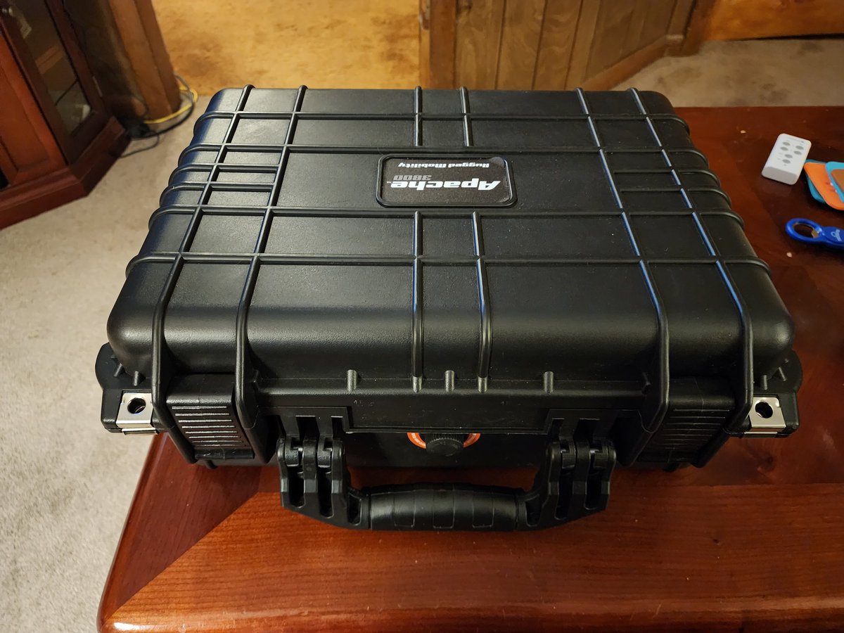 ProfChaos305's tweet photo. Adventurecade v1 is complete! Ready to go with a 10" monitor or plugs into HDMI #RaspberryPi #retropi May need to pick up a USB-c power bank for a full "on the go arcade" https://t.co/utqdY08EdP