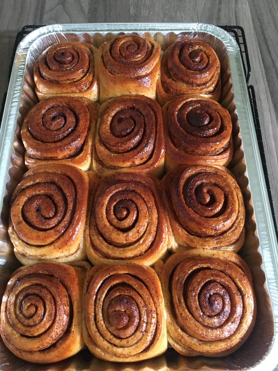Mintanya gosong dikit, semoga ini cukup gosong… susah juga bikin gosong yg nanggung ya 🙈🙈

💖💖💖💖 sending you love along with my sincere gratitude for ordering the cinnamon rolls thru DapurMita always 💖💖💖💖