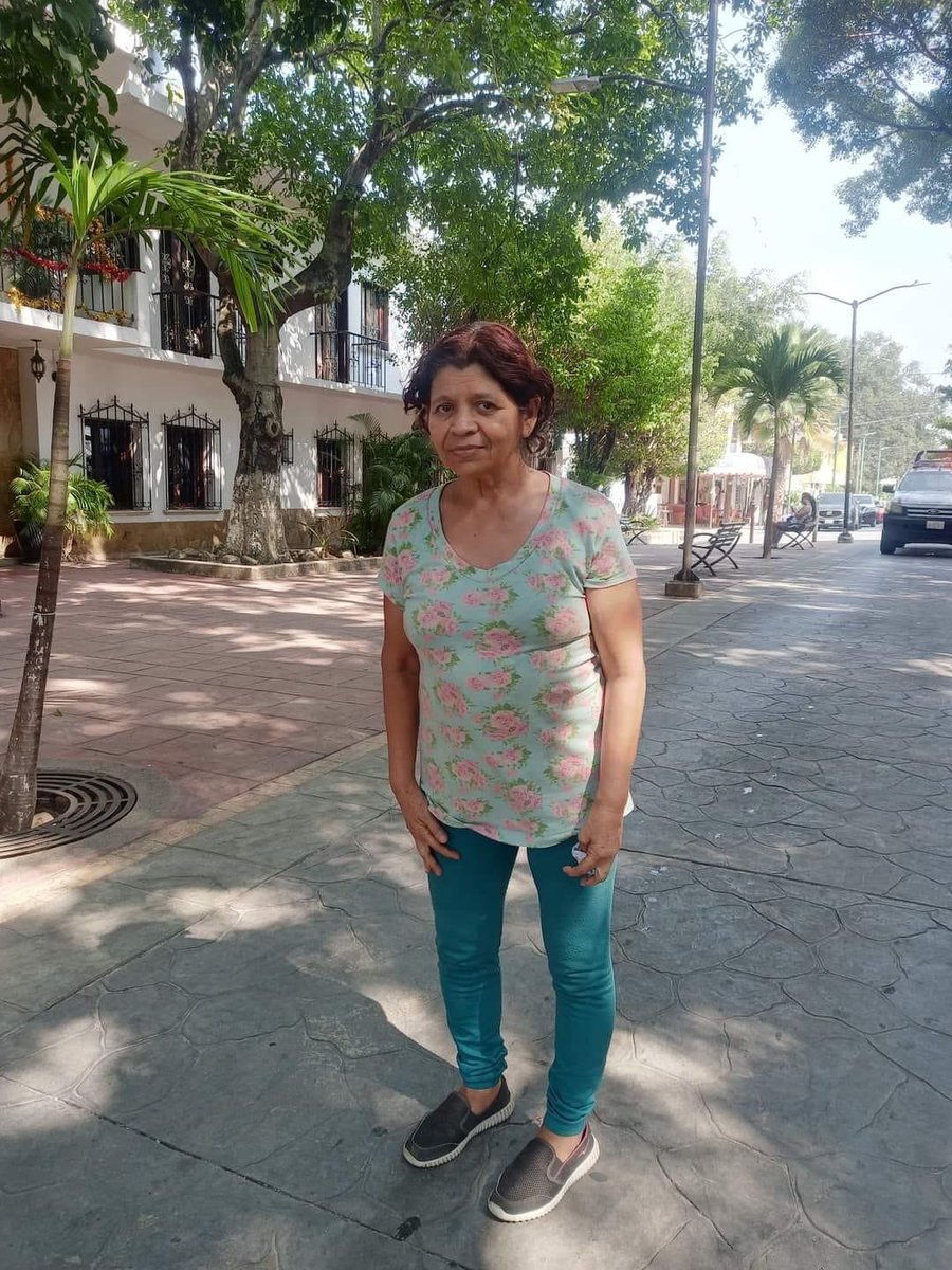 jcamiloorozco2's tweet photo. *Yo joda y joda para que me tomen una foto*

La pose que hago: https://t.co/fKXsqhTZ7z