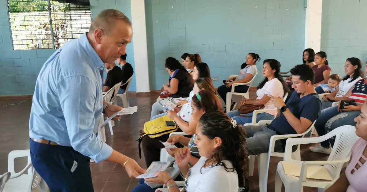 TCnelMariotobar's tweet photo. ✏️💻Gracias a la gestión de nuestro alcalde Jose Mario Tobar y la UPC- Universidad Popular Comunitaria de Estudiantes en FormAccion se realizó la firma del convenio y fueron entregadas las BECAS del Diplomado de Emprendimiento y Gestión de Negocios de la UPC. https://t.co/OEe97g74p4