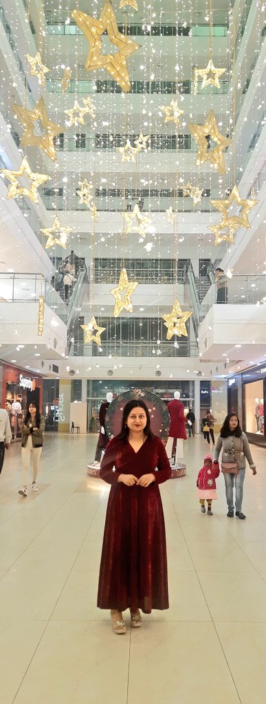 upasanasarma's tweet photo. #Throwback to #Christmas2022 #stars #Blessing #Avatar2 https://t.co/N1SLGvXb4W