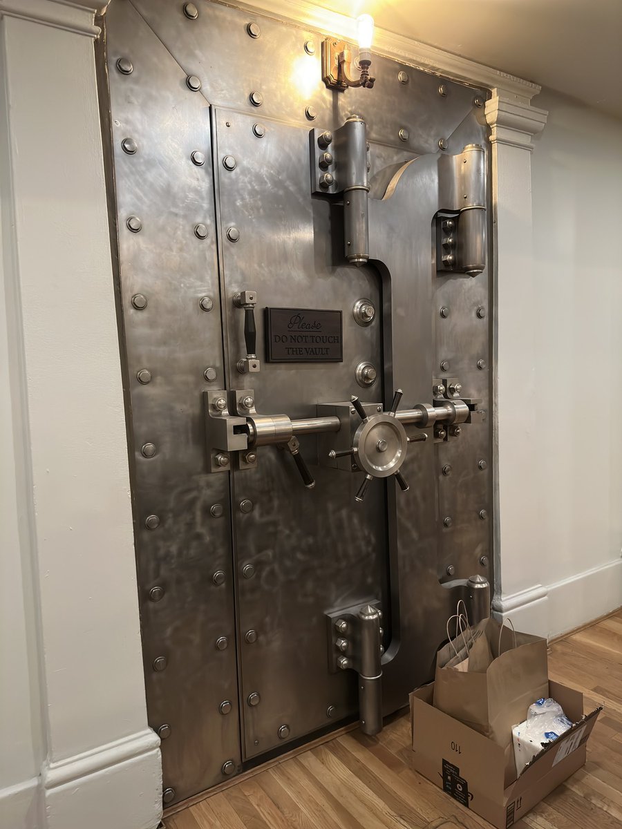 allbombs's tweet photo. Getting my #DWebYVR on with @FISSIONcodes @catthekin and @bmann
(There’s a bank vault!) https://t.co/KQVIEJfaaH