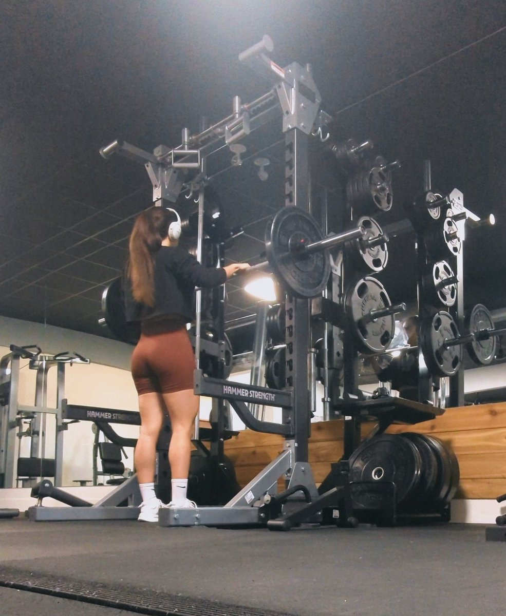 Tinkgrowcrypto's tweet image. The early morning chat you gotta have with yourself to get through leg day😅
gm!