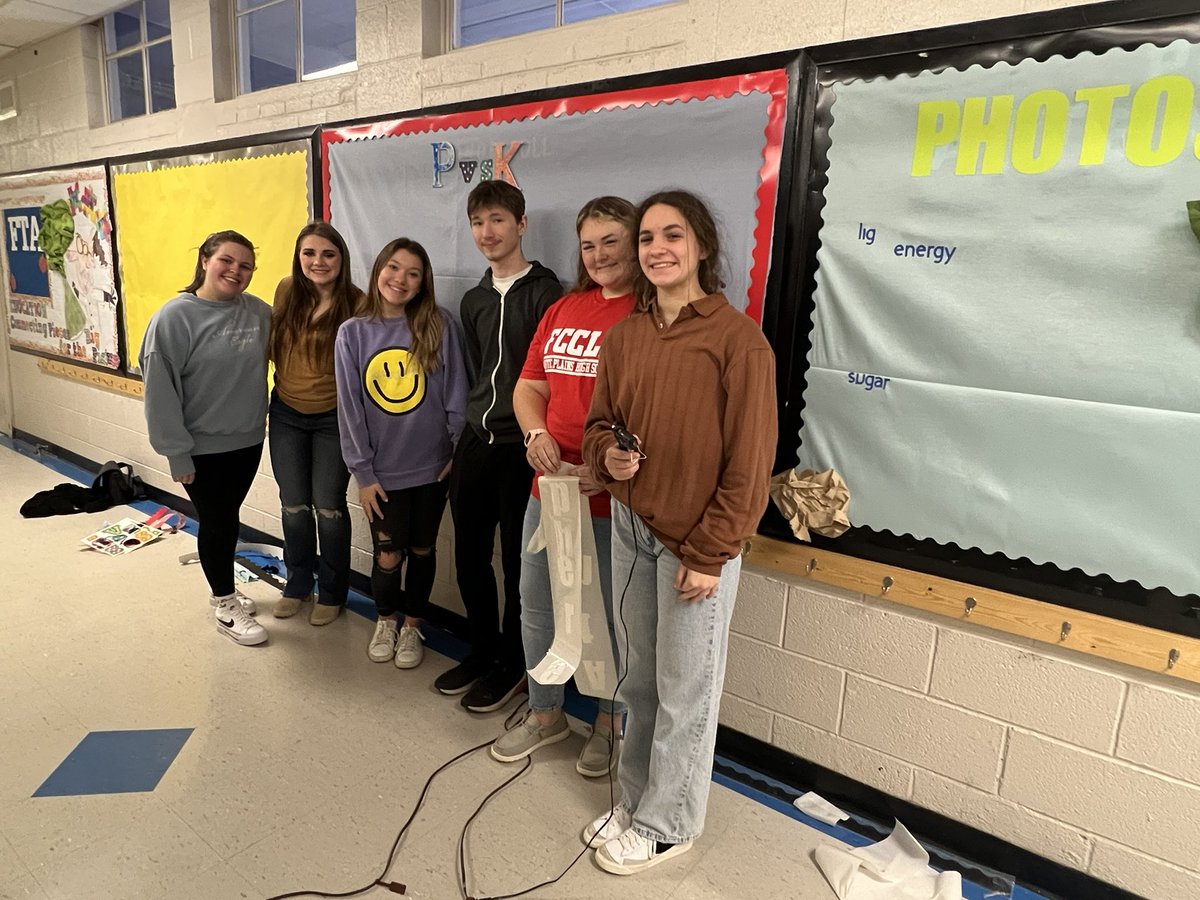 DeNeeshaPhillip's tweet image. White Plains FTA students are gearing up for our first state convention on Feb 28 by making bulletin boards that demonstrate how the science standard Energy is taught in Elementary, Middle, and High School.