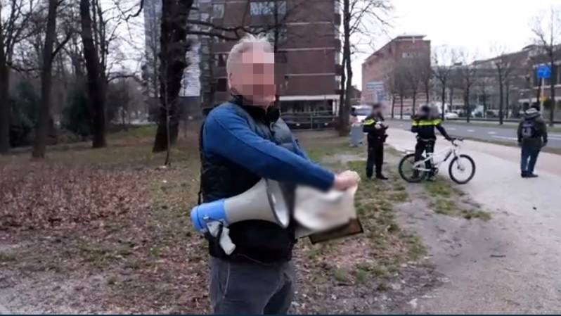 MySamudera's tweet photo. Tak Cukup Sweden, Ahli Politik Belanda Pula Pijak, Koyak dan Bakar Al- Quran!

“Setelah nikmati makanan yang enak dan minum bersama kumpulan kami, sudah tiba masanya untuk membakar 'jenazah' al-Quran,” - Edwin Wagensveld https://t.co/HhmSL1ggXZ