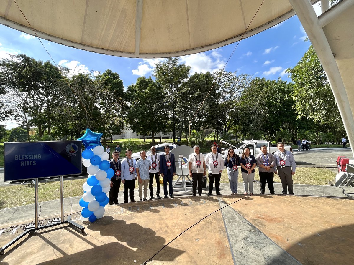[𝐇𝐀𝐏𝐏𝐄𝐍𝐈𝐍𝐆 𝐍𝐎𝐖] <a href="/UNDPPH/">UNDP Philippines 🇵🇭</a> completes the transfer of 𝒅𝒊𝒔𝒂𝒔𝒕𝒆𝒓 𝒓𝒆𝒔𝒑𝒐𝒏𝒔𝒆 𝒆𝒒𝒖𝒊𝒑𝒎𝒆𝒏𝒕 🚚 to <a href="/DICTgovph/">Department of ICT PH</a> in a ceremonial activity in Quezon City.