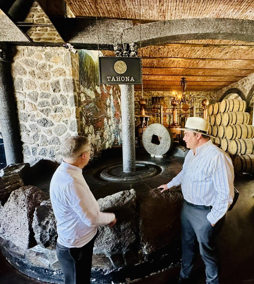 El día de hoy nos visita el Mtro. Enrique Ibarra Pedroza!