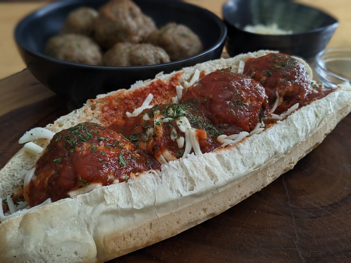 PlateOnABudget's tweet photo. New recipe is live. Italian Meatballs! The absolute comfort dish. Made with ground beef &amp; pork, breadcrumbs, parsley &amp; Italian seasonings. Watch our recipe on YouTube and tag your friends to try!
#meatballs #italianmeatballs #PlateInABudget
https://t.co/26CWAm2CW3 https://t.co/zryarC0ljh