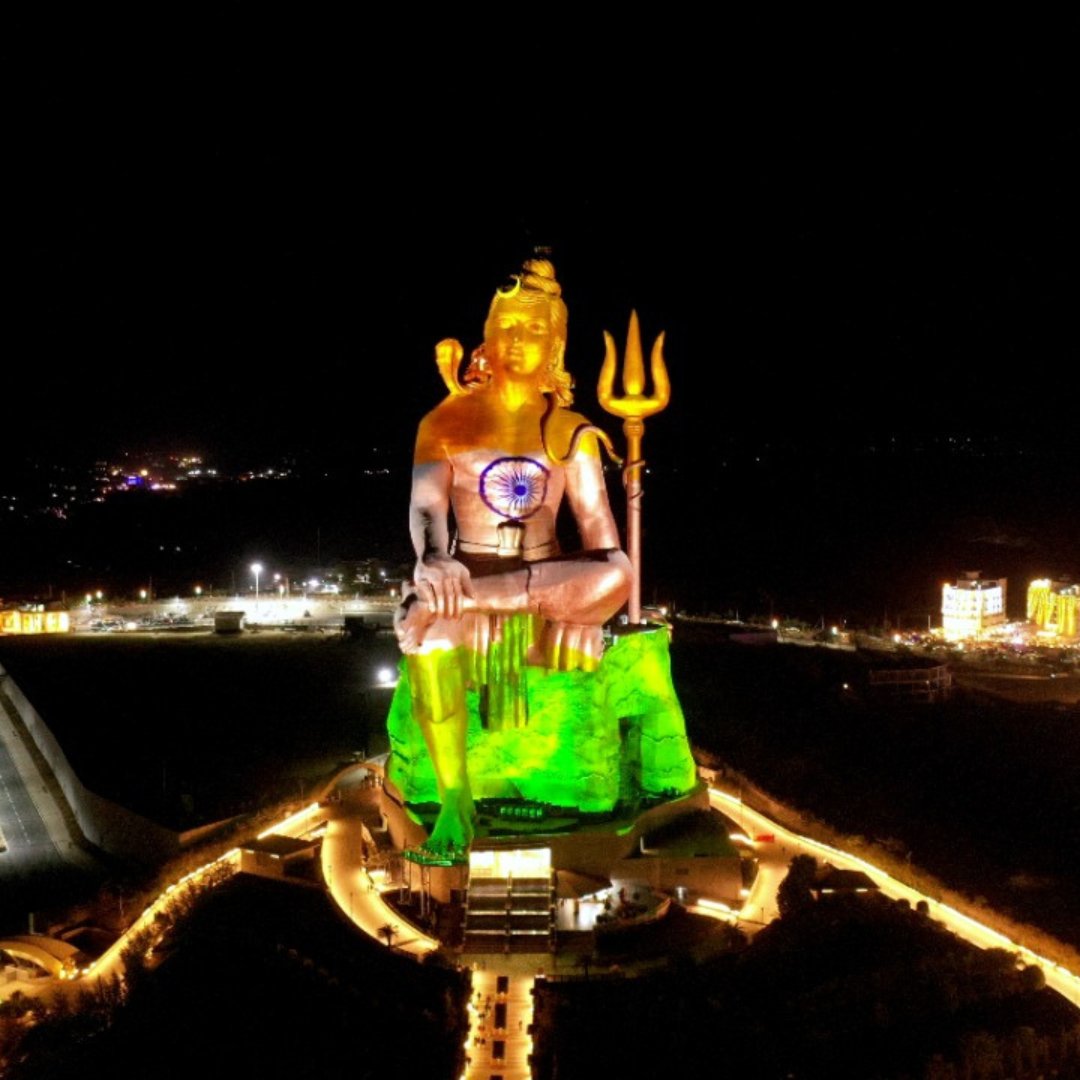 statueofbelief's tweet photo. गणतंत्र दिवस के उपलक्ष में विश्व की सबसे ऊंची शिव प्रतिमा "विश्वास स्वरूपम्" (Staute of Belief) पर चार दिवसीय 26 से 30 जनवरी गणतंत्र दिवस महोत्सव मनाया जाएगा । जिसमें प्रतिदिन कालबेलिया नृत्य, कठपुतली शो, एवं लंगा गायन का आयोजन किया जाएगा । 
.
#ligthdecoration #independenceday https://t.co/811ZaO8FIO