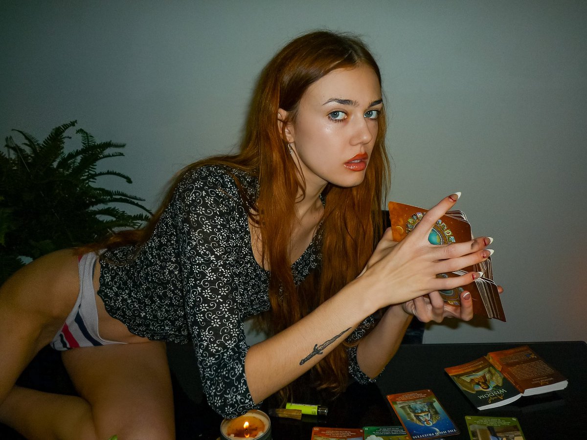 lemme read your future 🔮