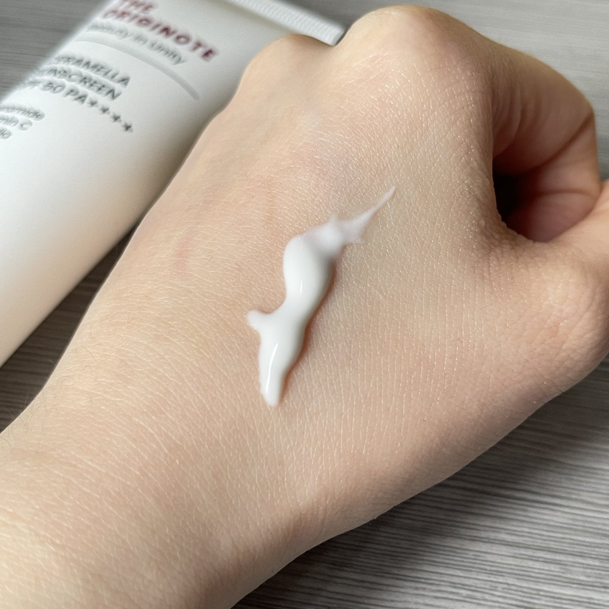 Selain moisturize, aku juga pakai sunscreen-nya ♡

The Originote Ceramella Sunscreen SPF 50 PA++++ 

Dulu katanya perih di mata yaa tapi sudah reformulasi dan ini versi barunya, hybrid sunscreen tapi gak white cast ✨

Short-review ⬇️