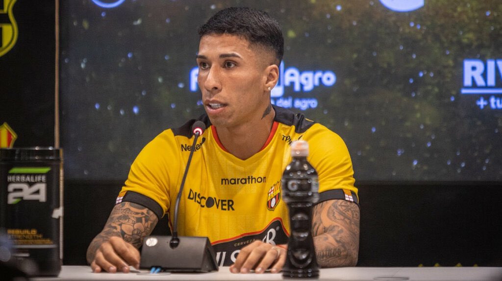 RadioHuancavilk's tweet photo. #MIN75 en el en el Toyota Stadium 🇺🇸⚽️!!!!!
Gooooolllllll de Barcelona 🟡⚫️ GOOOOOLLLLL DEL ÍDOLO
#BSC 💛🖤 1 vs #Dallas 0
Agustín Rodríguez abre el marcador en 🇺🇸
#PretemporadaBSC #VamosÍdolo 🟡⚫️ https://t.co/q9mF2YoKYu