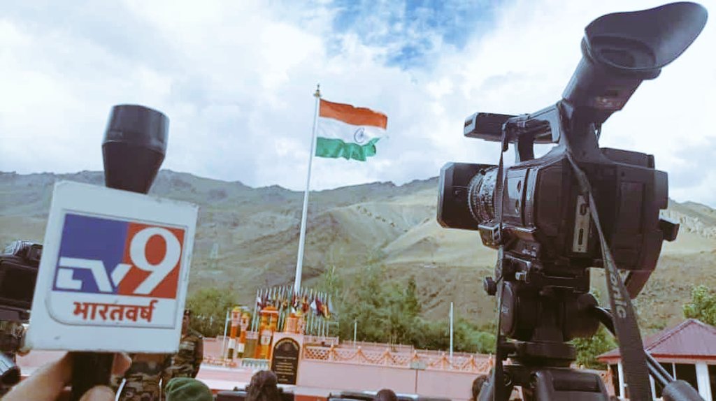 LoluJunaid's tweet photo. To the heroes of the Nation, and to the people of the nation, wishing you all a Happy Republic Day.
@TV9Bharatvarsh @TV9Punjab @irfanquraishi85 @diprjk @TheSamirAbbas @dineshgautam1 
@MehrajAhmadS https://t.co/VPRrm3H3HY