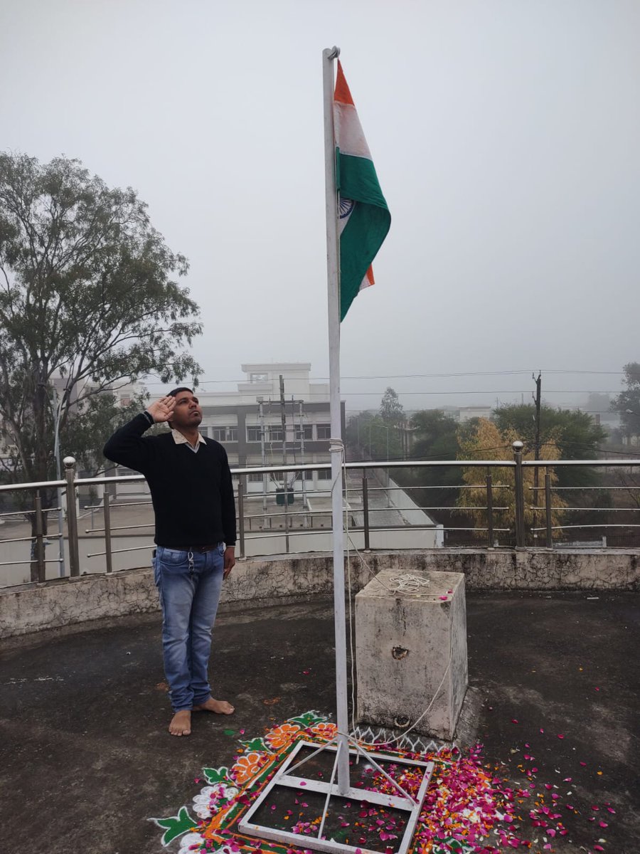 Pk93842640's tweet photo. 🚩🇮🇳आपको एवं आपके समस्त परिवार को गणतंत्र दिवस (26 जनवरी) औऱ ज्ञान की देवी माँ सरस्वती के पूजन पर्व बसंत पंचमी की हार्दिक बधाई औऱ🇮🇳 शुभकामनाएl🇮🇳🚩 https://t.co/jFq4pIckwI