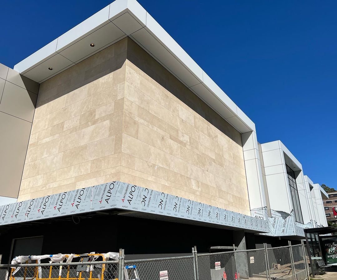 NetworkBS's tweet image. Mitsubishi #ALPOLIC™ NC/A1 in White combines beautifully with travertine 😍 Fantastic install by Top Shelf Fitouts.

📸 Top Shelf Fitouts

#networkbuildingsupplies #noncombustiblecladding