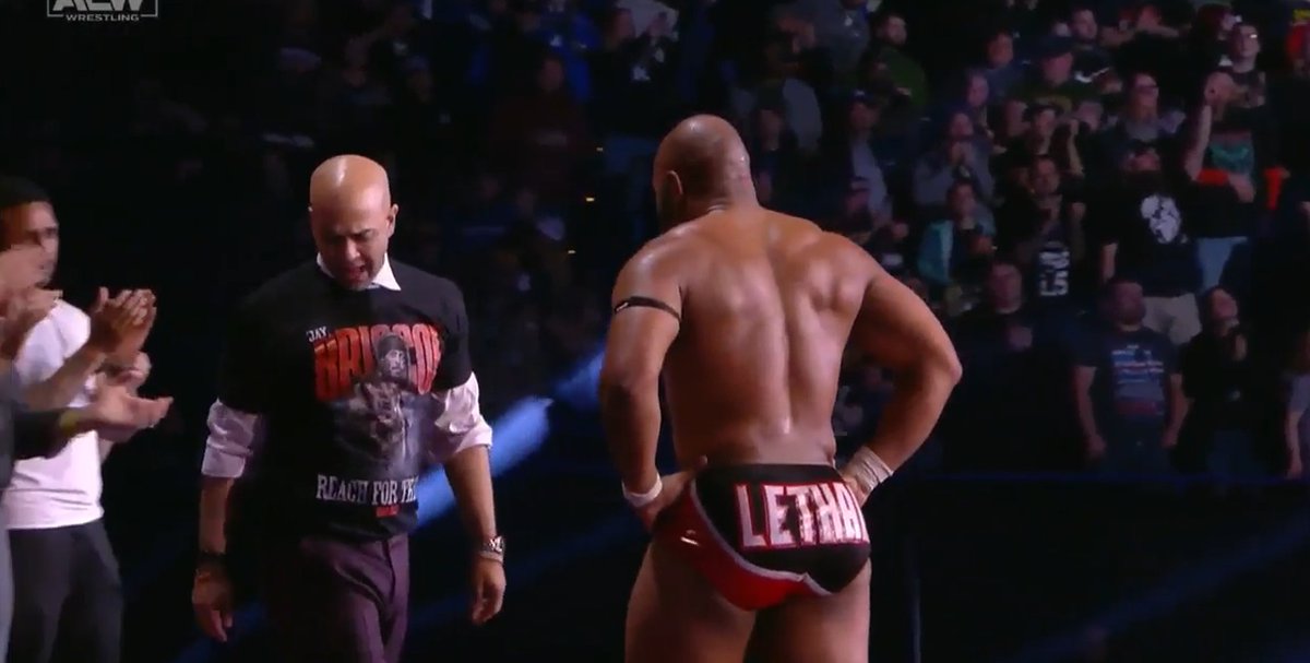 HeroeDelDistrit's tweet image. #MarkBriscoe Vence a #JayLethal en el evento estelar de #AEWDynamite ,Un Gran Homenaje para su hermano , lo de jay llorando antes y despues del combate nos muestra el amor que le tenian ,el amaba este deporte siempre lo dio todo y hoy le dieron un gran homenaje en AEW