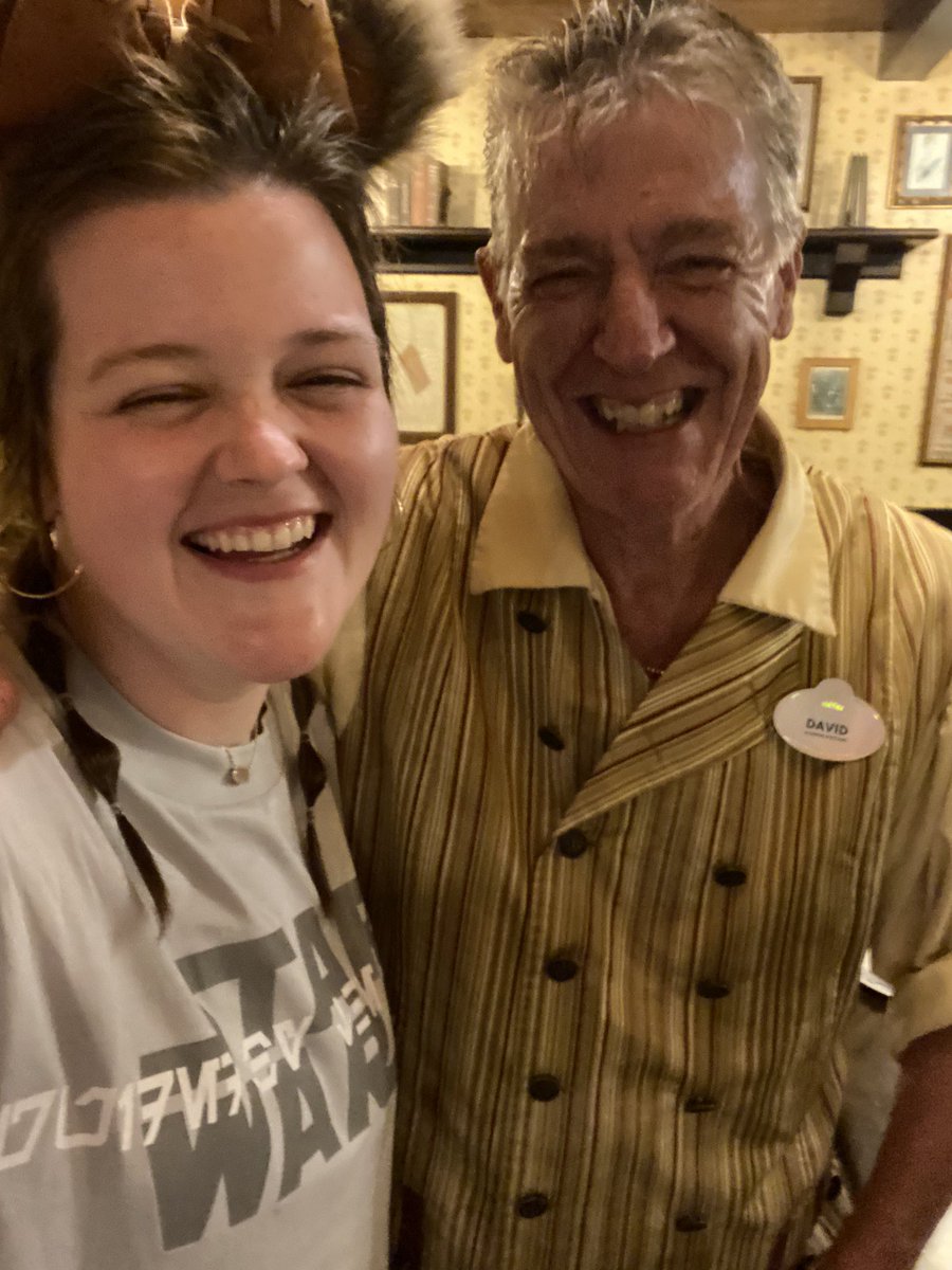 AllysonS1105's tweet photo. @WDWGuestService #castcompliment David from Glasgow who works at the Rose and Crown Dining Room absolutely made our night! From helping us see the fireworks to putting a smile on our faces after a long day. He is absolutely amazing 🤗 https://t.co/9f2vtoAC2k
