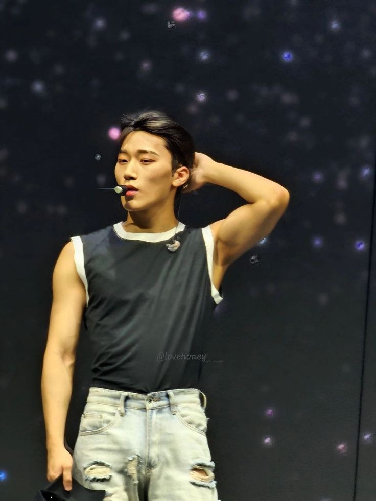 saniebot's tweet photo. i love pics of san on stage https://t.co/jkdMa3E1D1