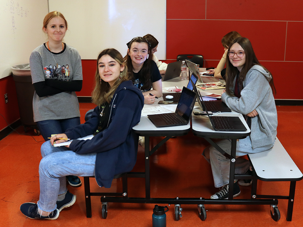 Outside the Humanities Lab. The work ethic of this group of freshmen is awe-inspiring. The future looks bright. <a href="/El_McAfee/">Erin L McAfee</a> <a href="/memorial_hs/">Principal M @ MECHS</a> <a href="/Tbirdtheteacher/">Traci Hernandez M.Ed.</a> <a href="/ramosmashburn/">Connie RamosMashburn</a> @MrTrottAtMECHS <a href="/MandyEpley/">Mandy Epley</a>
