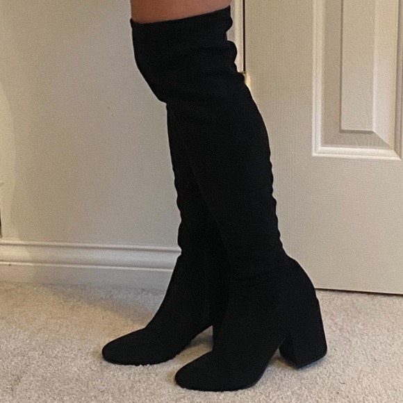 VinteGypsyBliss's tweet photo. So good I had to share! Check out all the items I'm loving on @Poshmarkapp #poshmark #fashion #style #shopmycloset #victoriassecret #bariii #giannibini: https://t.co/gmql2wj0H2 https://t.co/5h83e7dSoy