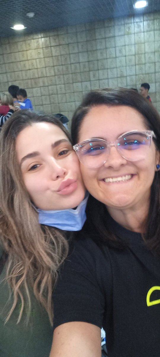 Nati Britto com dois T ☕ tweet media