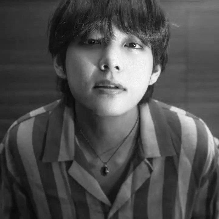 nttosyn's tweet photo. 🌊 . uma #taekookau au onde:

em 1985, jungkook conhece seu colega de quarto na marinha, ele se chamava taehyung, um veterano. taehyung amava música clássica, fumar e ouvir o barulho das ondas. depois jungkook descobriu que queria muito estar na lista de coisas que taehyung ama. https://t.co/mZSUcydGzt