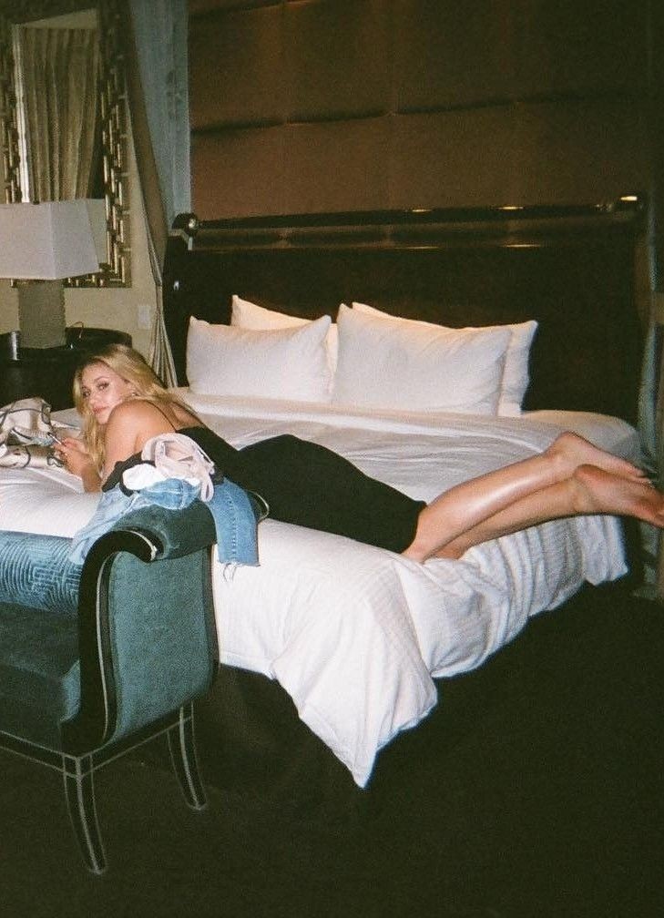 ______ ______ ______ ______ ______
←  ⚪ <a href="/lilithaux/">𝔏𝔦𝔩𝔦𝔱𝔥 〃 - off</a>                        ⠇                         
            ⁵ ᵐⁱⁿᵘᵗᵉˢ ᵃᵍᵒ

Um pouquinho sobre a garota que anda se apossando da minha cama e de outras coisas mais.