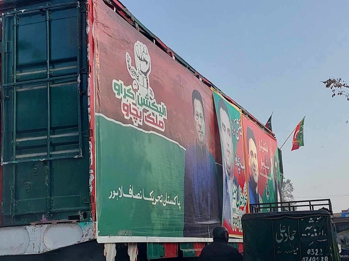 sohailimrangeo's tweet photo. پائین
تواڈی مہربانی 
کسی کھلے علاقے وچ چلے جاؤ 
تواڈی مہربانی عوام بڑی تکلیف وچ اے 
ایمبولینسز ٹریفک میں پھنسی ہوتی ہیں بچوں کو سکول پہنچنے اور گھر جانے میں تاخیر ہو رہی ہے گھنٹوں کینال روڈ پر لگ رہے ہیں کج سوچو
@Lahorepoliceops @ctplahore https://t.co/kghwczWVlj