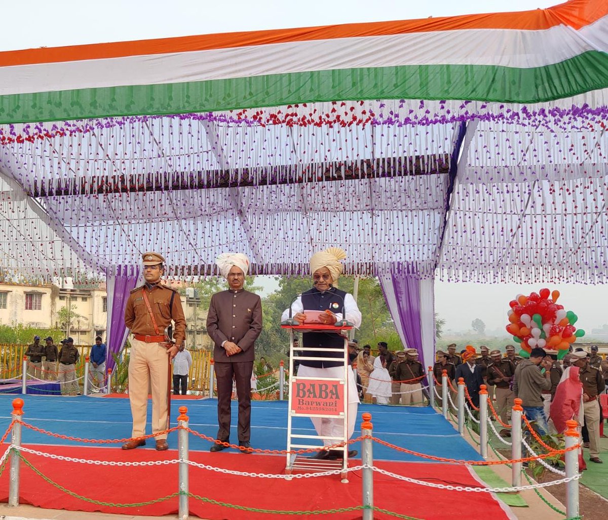 प्रदेश के कैबिनेट मंत्री श्री <a href="/MLApremsinghBJP/">Premsingh Patel (मोदी का परिवार)</a> मुख्य समारोह के दौरान #गणतंत्र_दिवस के अवसर पर मुख्यमंत्री जी के संदेश का वाचन करते हुए. इस दौरान कलेक्टर श्री <a href="/ShivrajSinghIAS/">Shivraj Singh Verma</a> एवं <a href="/sp_barwani/">SP Barwani</a> श्री दीपक कुमार शुक्ला भी उपस्थित.
#JansamparkMP