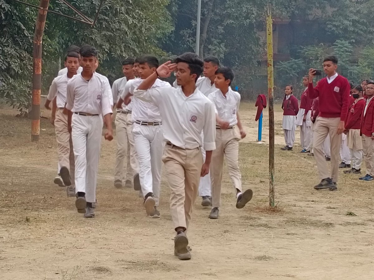 HelpHari's tweet photo. 74 वां गणतंत्र दिवस समारोह हर्षोल्लास से मनाया गया
विद्यालय प्रबन्धन समिति के उपाध्यक्ष श्री रामध्यान पासवान जी, विधायक प्रतिनिधि श्री सौरभ जी, श्री हरगोविंद जी ,विद्यालय प्रमुख श्रीमती रंजना बुद्धिराजा एवं अन्य वरिष्ठ सदस्यों ने मिलकर झण्डारोहण किया। https://t.co/IcALr9wT4a