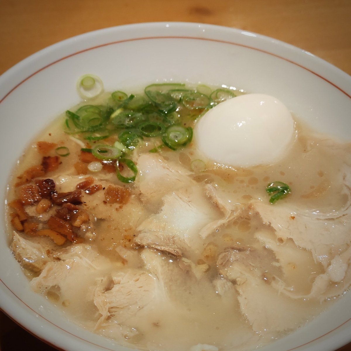 kuromonchaya's tweet photo. お昼はせっかくの久留米なのでNFT繋がりの @z78877610 極虎餃子さんに🥟 
ラーメンも黒炒飯もとても美味しかったのですが、肉汁たっぷりの餃子が皮もモチモチで最高でした😇

極虎餃子さん、HEXAさんにて黒門茶屋とおなじくNFTも出されているのでぜひご覧ください〜🤗
https://t.co/zBuH9SCmTW https://t.co/Y5Vzhnlsgi