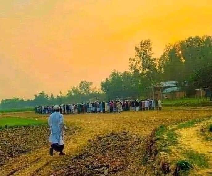 শেষবারের মতো বিদায় জানাতে এভাবেই দৌড়াতে 
দৌড়াতে আসবে আমার কোন এক প্রিয়জন।