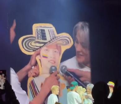 hxpeblue's tweet photo. Mocho de un brazo pero presente en el concierto modo colombiano JAJAJAJAJAJAJAJJAAJ haechan como siempre de profesionales JAJAJAJAJA
#NCT127InColombia 
#NCT127inBogota 
#NCT127_NEOCITY_THE_LINK https://t.co/OZW8AymFoE
