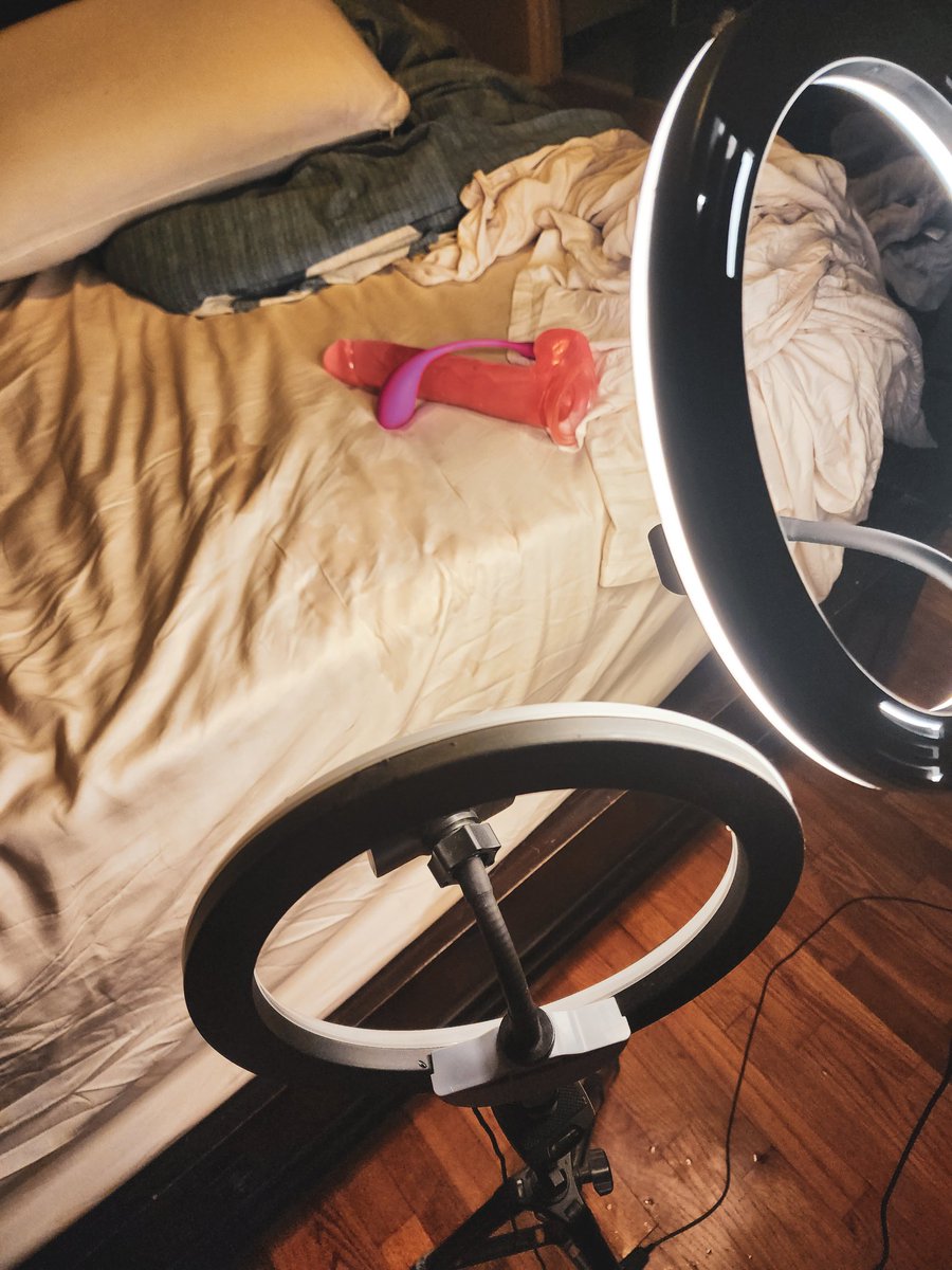 After feeling absolutely invincible in this new set I decided to race home and make a teaser video. Nothing prepared me for the mess I was about to make. 💦💦🙈
Full video posted to my VIP page. 🎥🎥📷📷
Link below ⬇️⬇️⬇️