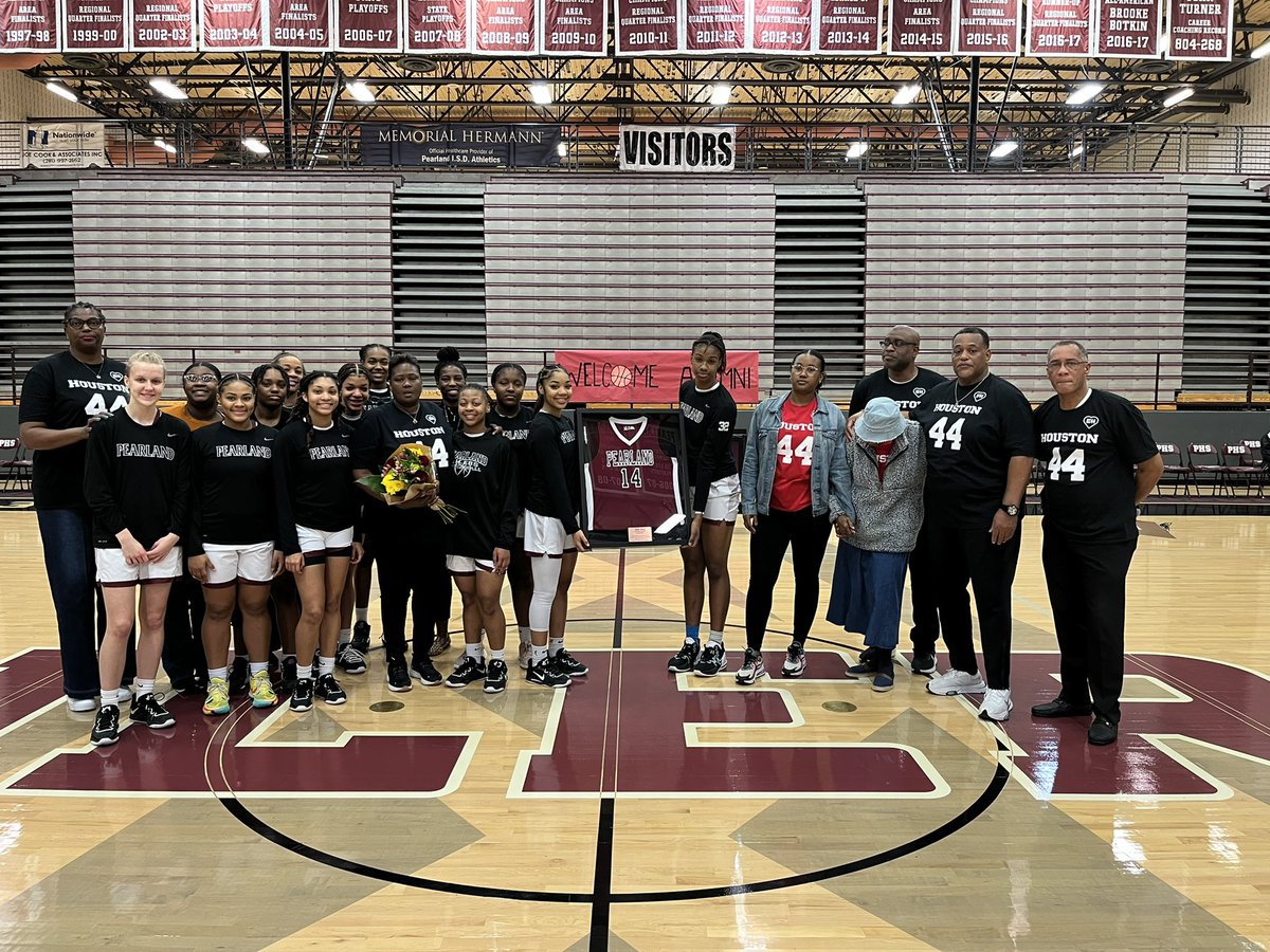 andrest97361727's tweet photo. Celebration a win by the Lady Oilers for one of their Falling Angel Ex-Player Kaila Chizer #14 from 2010-2014 Jersey Retirement tonite . Once a Lady Oiler, always a Lady Oiler! https://t.co/c4UiFX4lGU