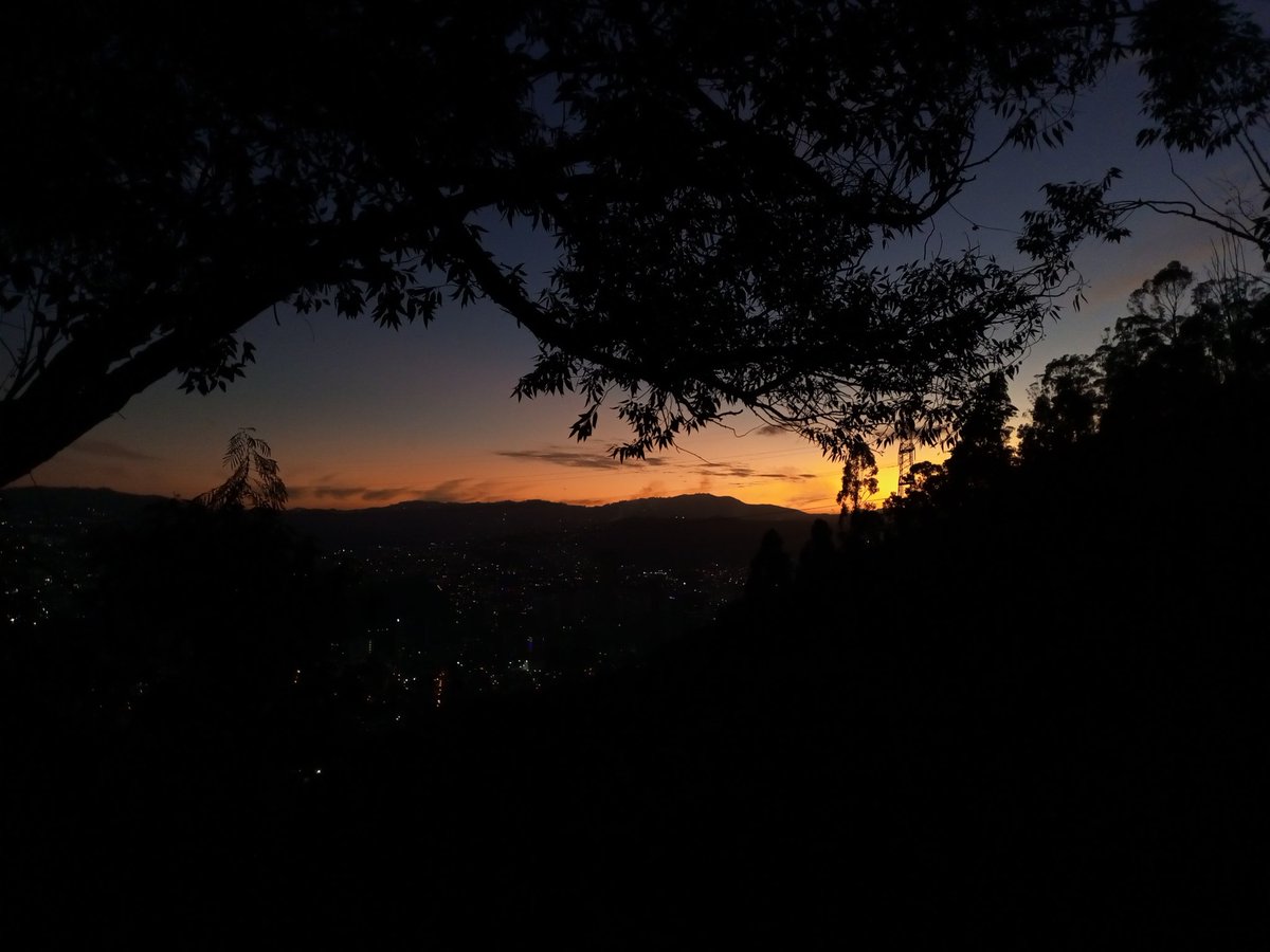 DavidPow_1993's tweet image. Tarde de cardio  ⛰️🏃🏻
#cortafuego #Avila