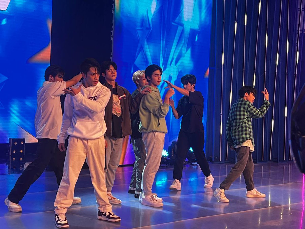 itsShowtimeNa's tweet photo. Madlang People! Rehearsals time na with our Dream Chasers! Kitakits mamaya sa It's Showtime! ππ§‘π«°
#ShowtimePerfect
#DreamChasersOnShowtime
#DreamMakerOnShowtime
#DreamMakerHUN7ERSTiger https://t.co/TPt5qMNcpf