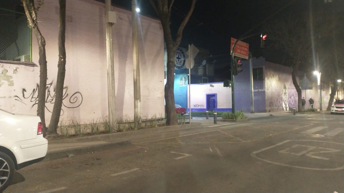 En atención a @Artemio97939139, se acude a calles Héroes y Violeta Col. Guerrero, Alc. Cuauhtémoc, se realiza amonestación verbal y se infracciona con número de folio 04224650751 conforme al Art. 30 fracción I, el vehículo es remitido al Depósito de Fresno y se libera vialidad.