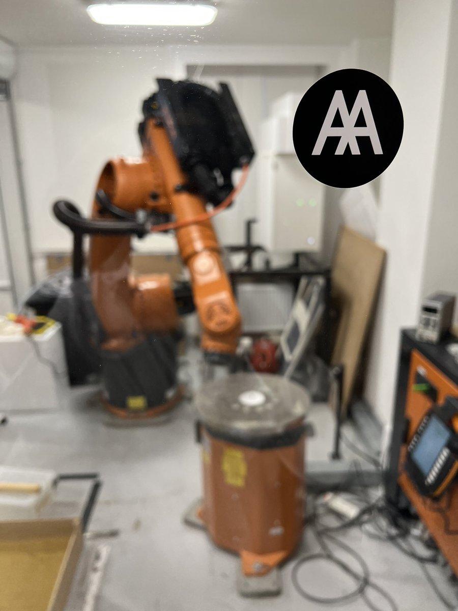 RoboAMLab's tweet image. Thanks to the @AASchool for showing us around their #DigitalPrototypingLab and sharing the challenges of developing a new #robot lab in central London #newlab
