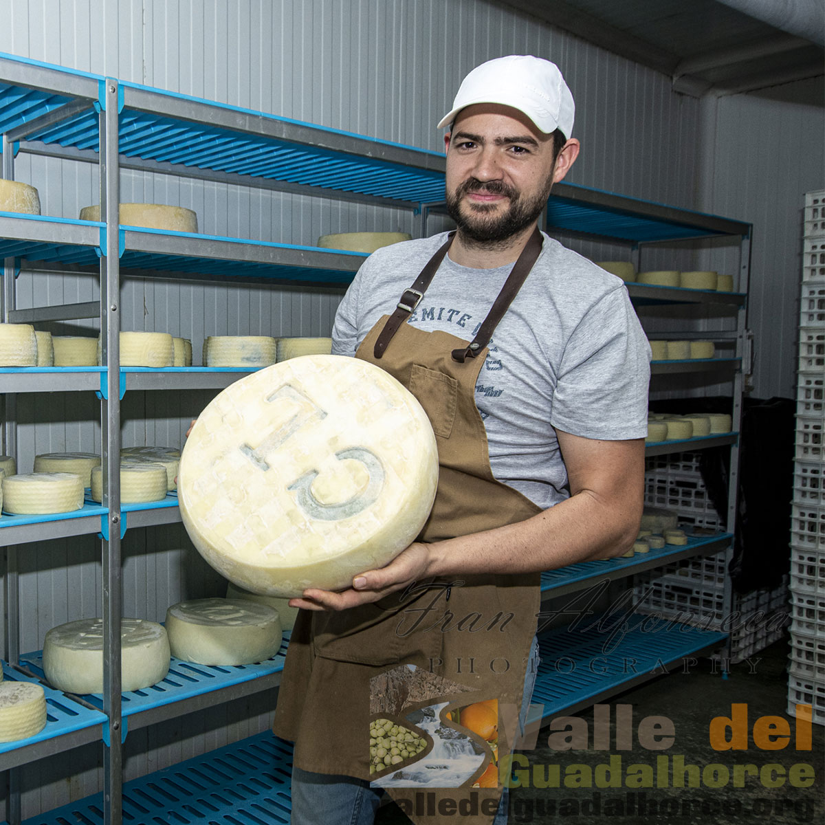 VdelGuadalhorce's tweet photo. 🧀 Quesería la Hortelana, entrevista sobre su historia y trayectoria.

#QueseríalaHortelana #laHortelana #quesolahortelana #quesodecabragourmet #quesodeoveja #mejoresquesos #Coín #quesería #Valledelguadalhorce 

✅ Entrevista completa: https://t.co/FabN2z3T29 https://t.co/0gqX7HS2jU