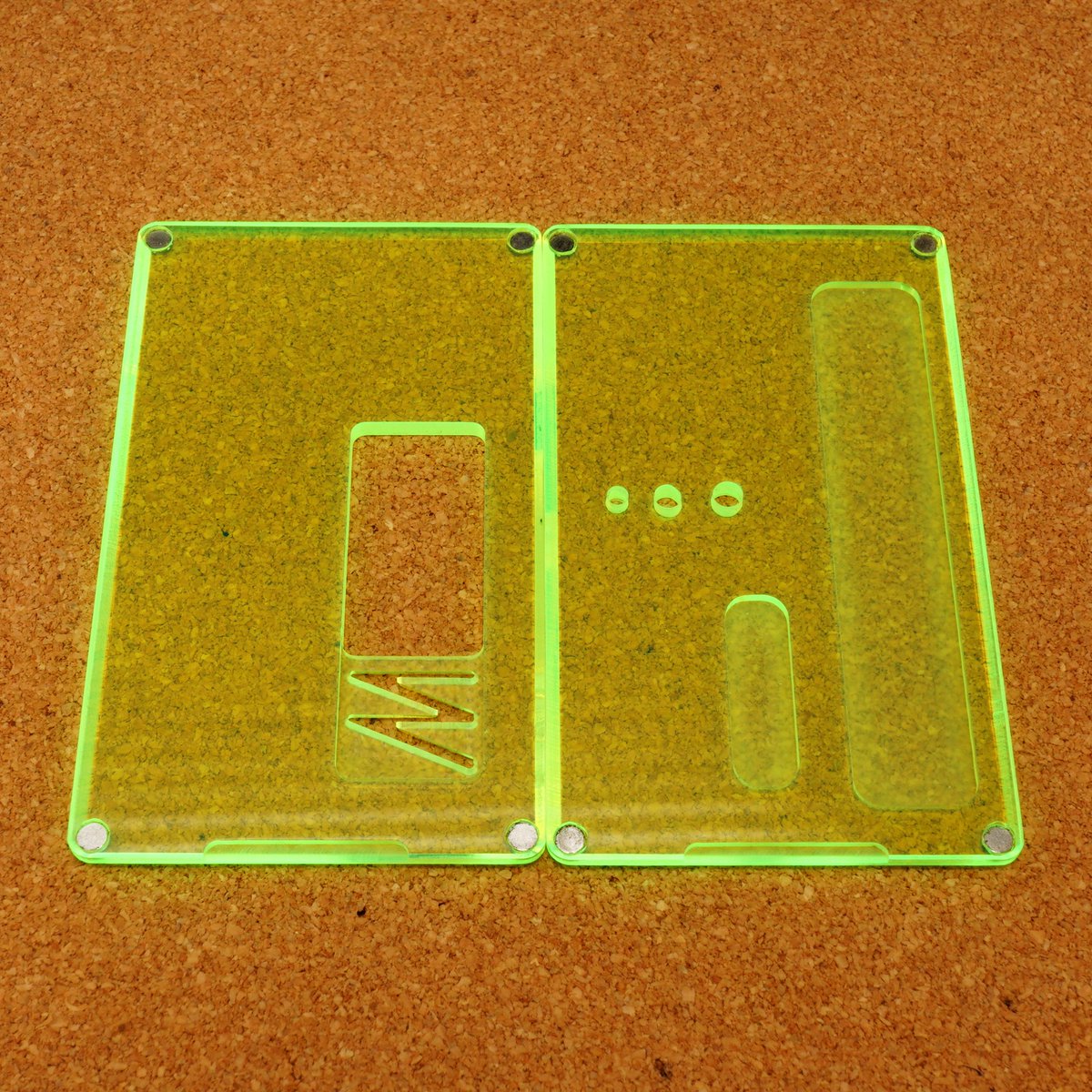 VAlphaline's tweet photo. McCool Panels|Toxic green Clear Flat Panels(Mission) 入荷。国内入手困難の激レアパネル。コンディションは微細な使用感程度の非常に良好な状態ですので、ご興味ございましたら是非お見逃しなく!😉😉😉DM大歓迎 #McCool #Mission #BilletBox #Doors #Vape #vape好きな人と繋がりたい #vape放出 https://t.co/yOtERN3RfW