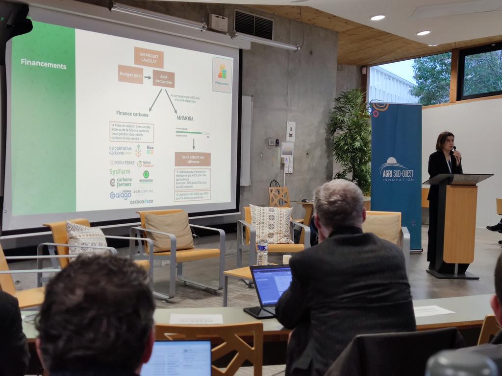 Lancement du programme Solnovo porté par <a href="/AgriSOI/">Agri Sud-Ouest Innovation</a> , un living lab avec un large panel de projets lauréats pour concrètement implanter des pratiques d'agriculture régénératrice des sols en Occitanie et Nouvelle Acquitaine. Fière d'y représenter <a href="/INRAE_Tlse/">INRAE Occitanie-Toulouse</a> avec un volet d'ACV.