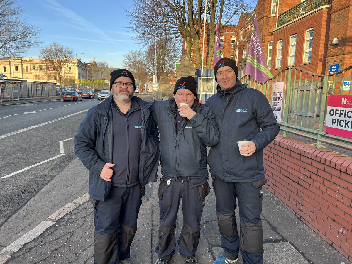 UniteunionNI's tweet photo. Health service workers out on the picket line at the Mater Hospital this morning!✊✊ https://t.co/ME3wh8LItj